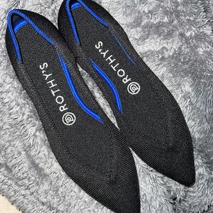 Black Rothy’s Flats Woman’s Size 8
